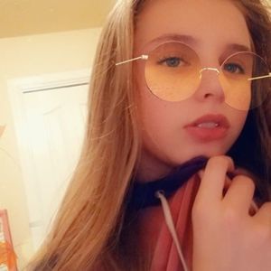 Meet your Posher, Sabrina